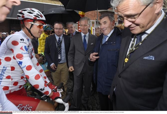 Eddy Merckx cracks a joke with Cyril Lemoine (Cofidis)
