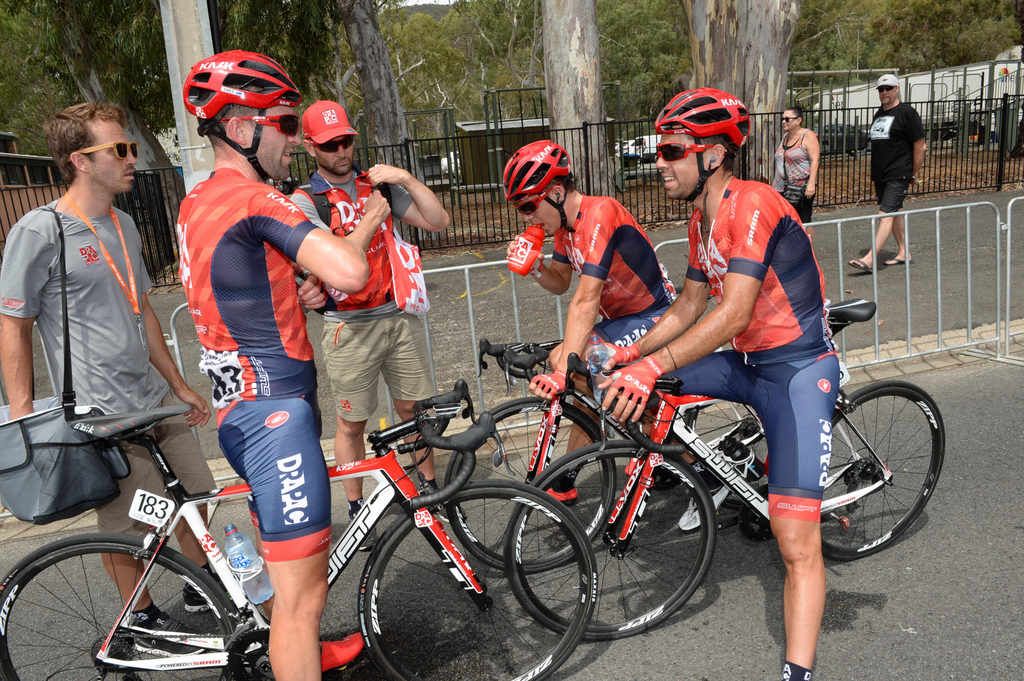 Nathan Earle cools down with his Drapac teammates