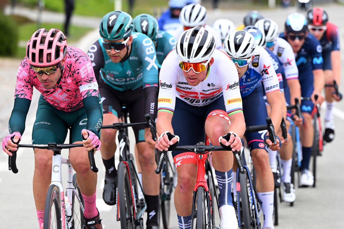Ronde van Vlaanderen 2022 - Tour of Flanders - 106th Edition - Antwerp - Oudenaarde 272,5 km - 03/04/2022 - Alberto Bettiol (ITA - EF Education - EasyPost) - Mads Pedersen (DEN - Trek - Segafredo) - photo Vincent Kalut/PN/SprintCyclingAgency&Acirc;&copy;2022