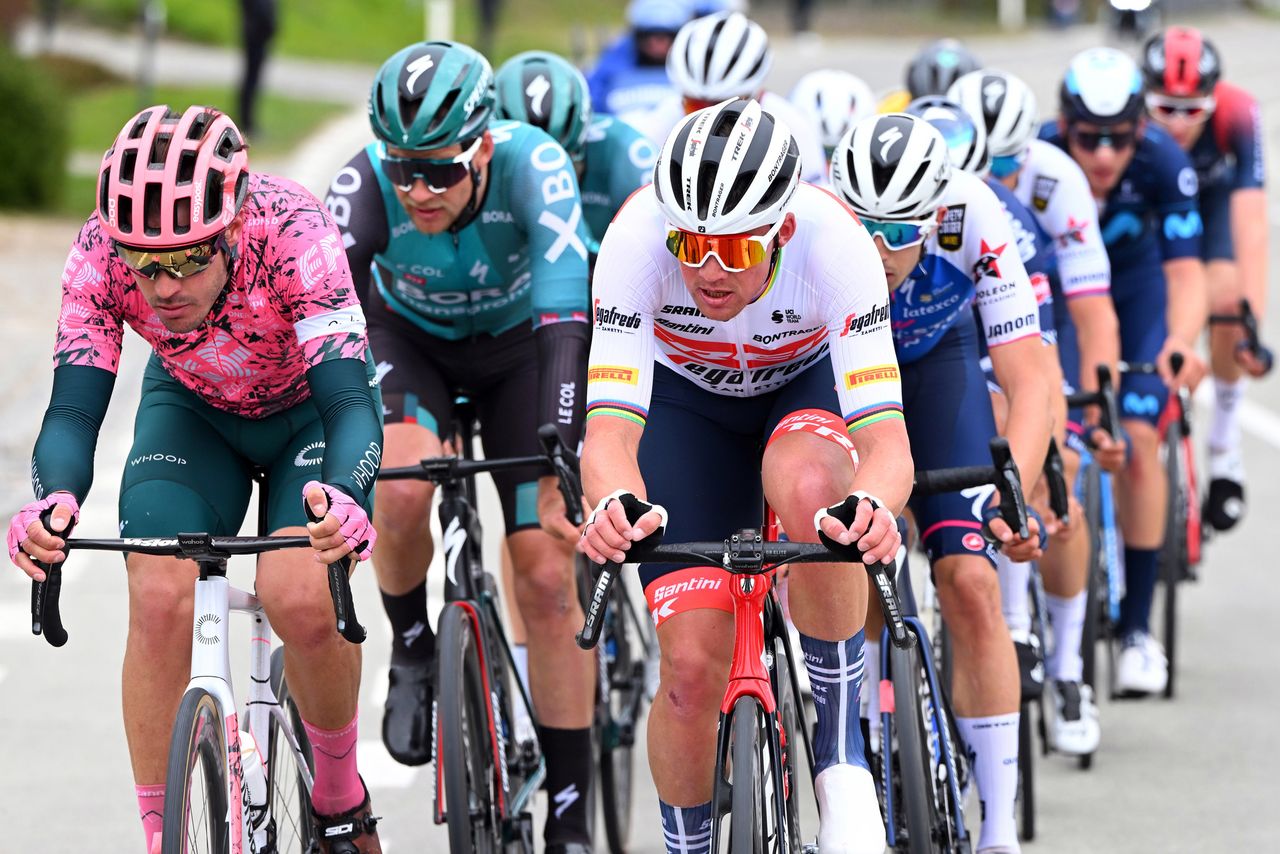 Ronde van Vlaanderen 2022 - Tour of Flanders - 106th Edition - Antwerp - Oudenaarde 272,5 km - 03/04/2022 - Alberto Bettiol (ITA - EF Education - EasyPost) - Mads Pedersen (DEN - Trek - Segafredo) - photo Vincent Kalut/PN/SprintCyclingAgency&Acirc;&copy;2022