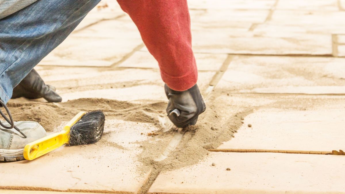 Man a pointing a patio with dry mix