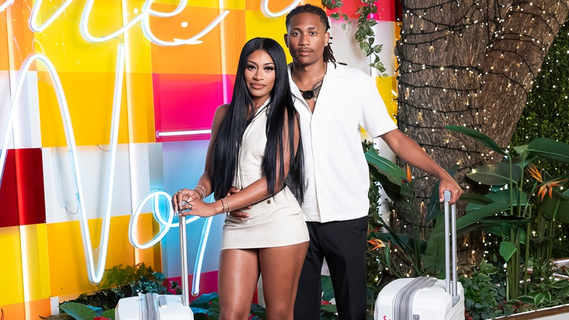 Clarke Carraway and Taylor Williams in 'Love Island USA.'