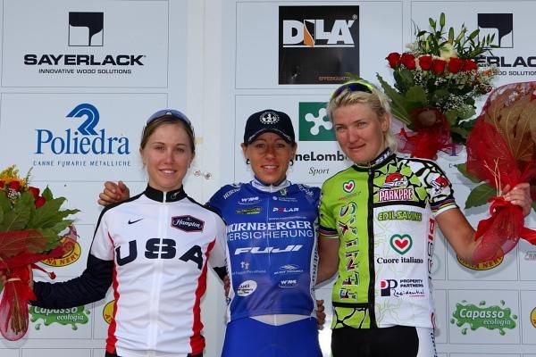 The stage podium : Shelley Olds (USA), Trixi Worrack (Equipe Nurnberger) and Svetlana Bubnenkova (Fenixs)