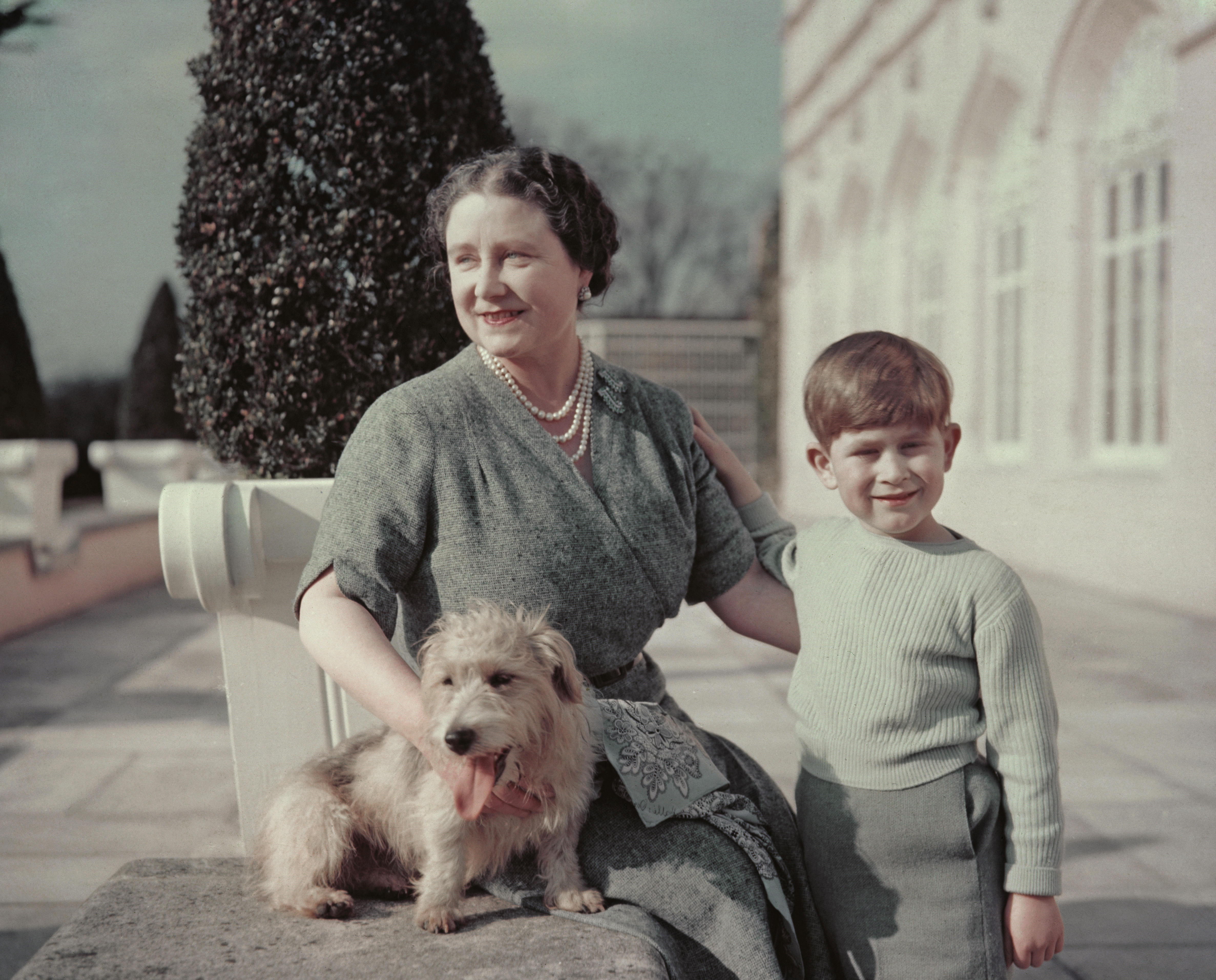 Queen Mother posing with Prince Charles and Pippin the dog