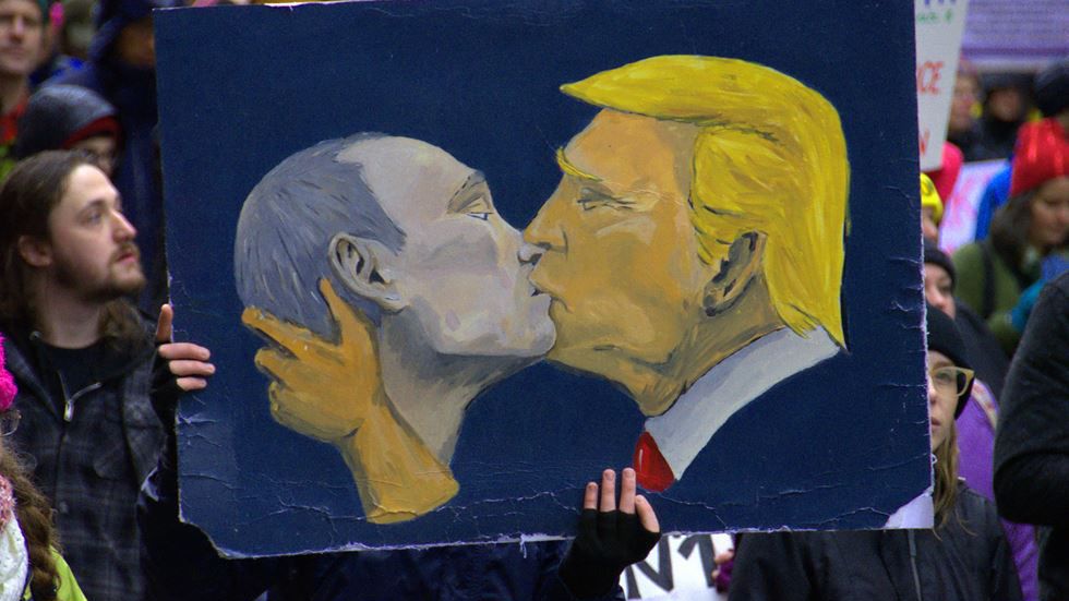 Protest painting of Vladimir Putin kissing Donald Trump