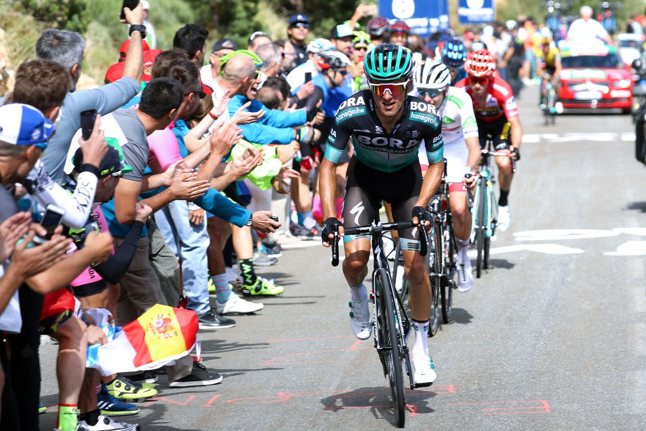 Rafał Majka (Bora-Hansgrohe) puts in an attack on stage 18