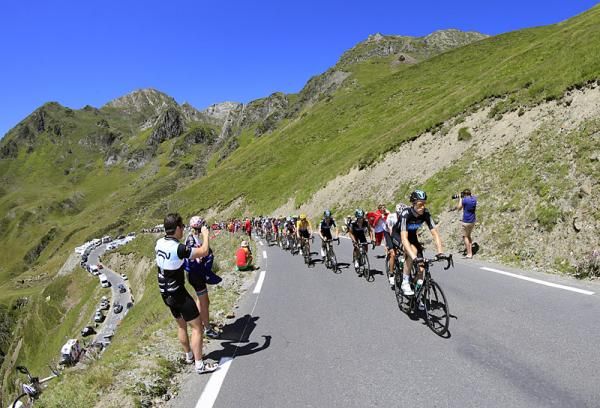 Tour de France leader Bradley Wiggins is tucked in behind four of his Sky teammates.