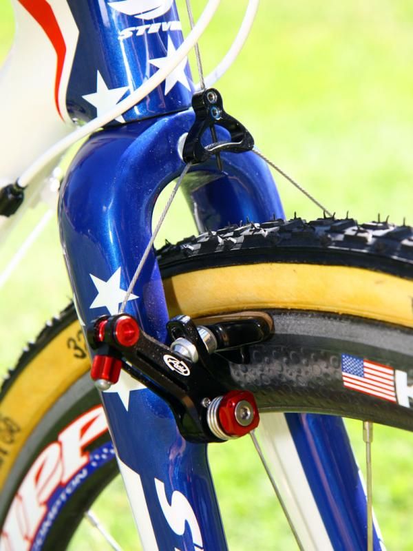Katie Compton (Planet Bike-Stevens Bikes) runs both the front and rear Avid Shorty Ultimate brakes in the narrow-profile, high-leverage position for maximum stopping power.
