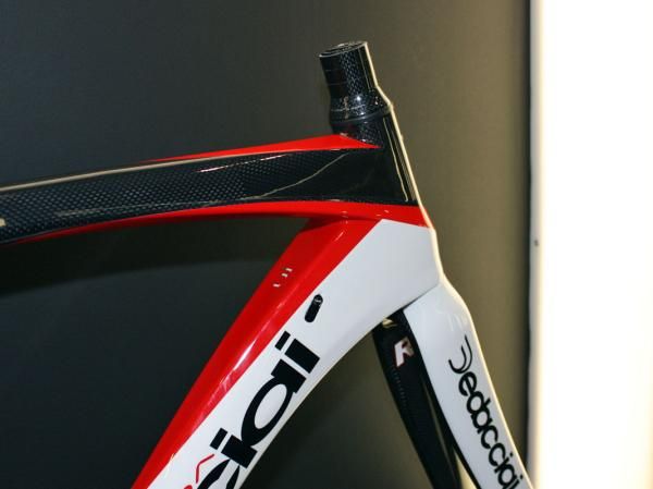 The squared-off top tube and down tubes provide lots of reinforcement for the tapered head tube on the Dedacciai Super Scuro.
