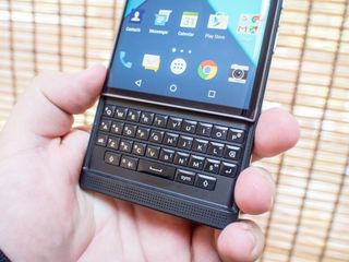 Don't laugh: 10 reasons why physical keyboards on phones still rock ...