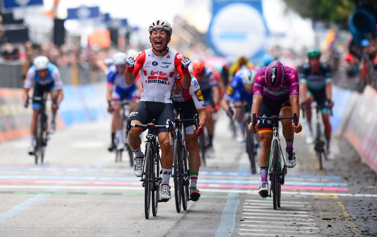 Caleb Ewan (Lotto Soudal) won in Pesaro after a series of close shaves