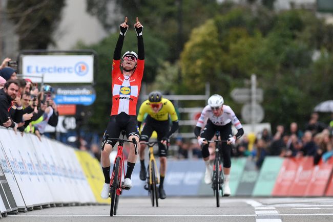 Mattias Skjelmose Jensen vince a La Colle-sur-Loup (foto: Getty Images)