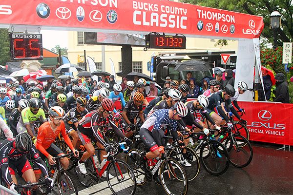 The men's field takes off