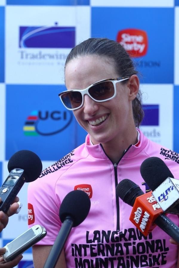 Race leader Lea Davison (Specialized) speaks to the media