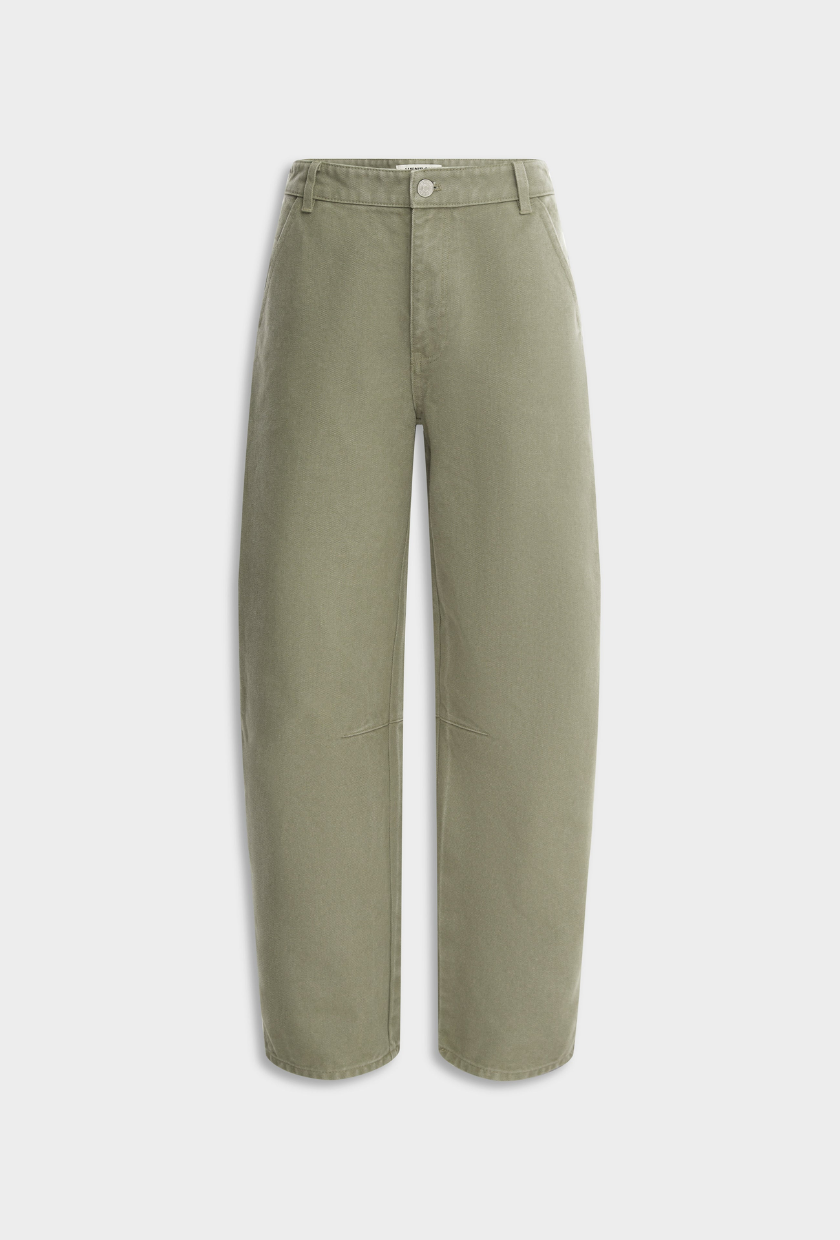 An image of a summer trouser trend.