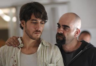Cell 211 - Alberto Ammann as Juan Oliver and Luis Tosar as Malamadre in Daniel MonzÃ³nâ€™s gripping prison drama