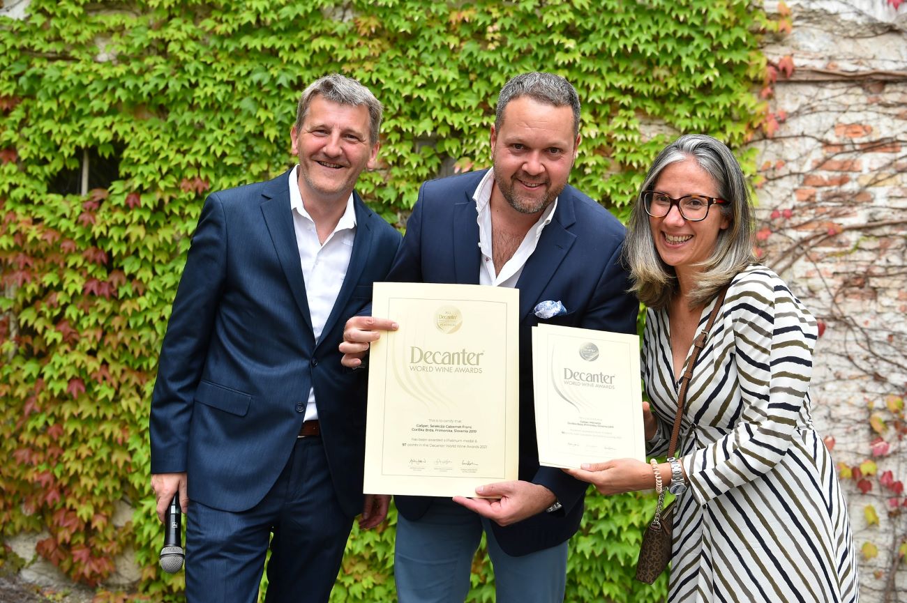 Ga&amp;scaron;per &amp;#268;arman of Gasper Wines accepts his DWWA 2021 certificates