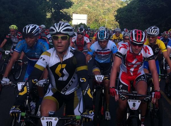 The head of the peloton during the neutral section of stage 1