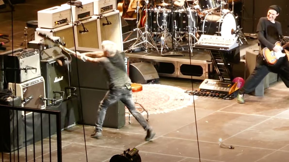 See Mike McCready destroy his guitar, amp and attempt to bludgeon his pedalboard onstage at the end of Pearl Jams final show of their European tour MusicRadar