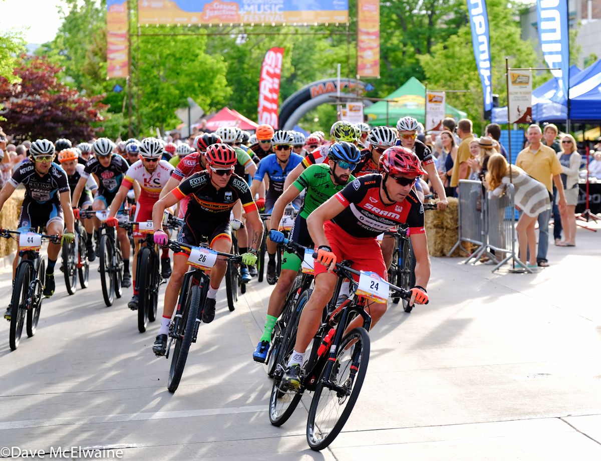 Todd Wells (SRAM TLD) took the hole-shot and led the men&rsquo;s field into an immediate left hand turn.