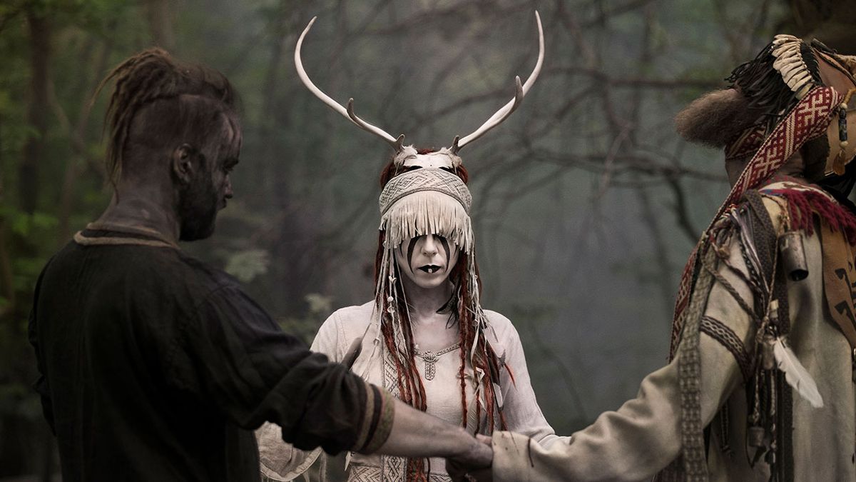 Heilung with antlers