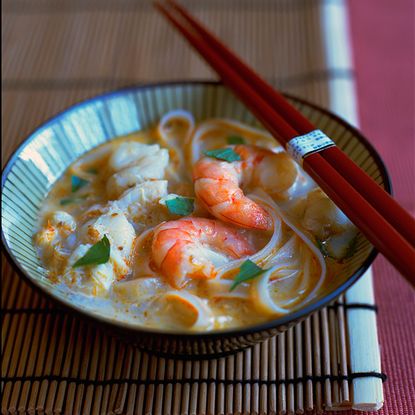 Thai Style Soup with Prawns, Noodles and Lemongrass