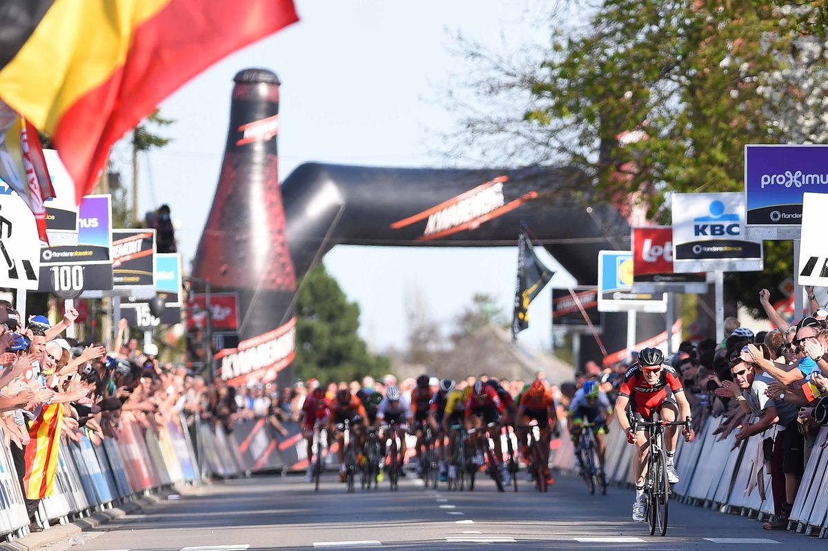 Ben Hermans (BMC) passes under the 1km to go banner