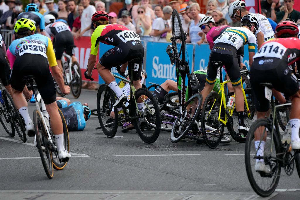 A mid-race crash caused a pause in the racing at the Santos Festival of Cycling criterium