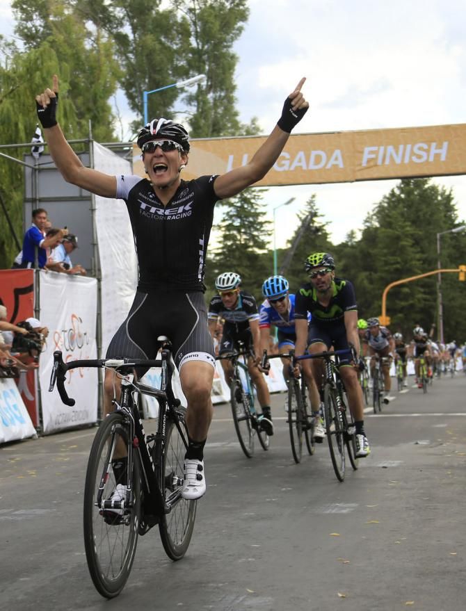 Giacomo Nizzolo (Trek Factory Racing) takes the win