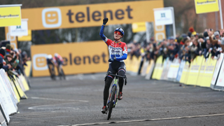 Lucinda Brand powers to solo victory at Superprestige Gullegem after chasing down Alvarado and Bäckstedt