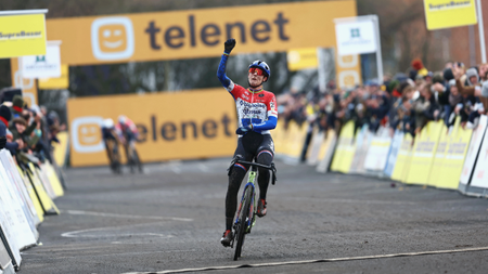Lucinda Brand celebrates victory at the Superprestige Gullegem