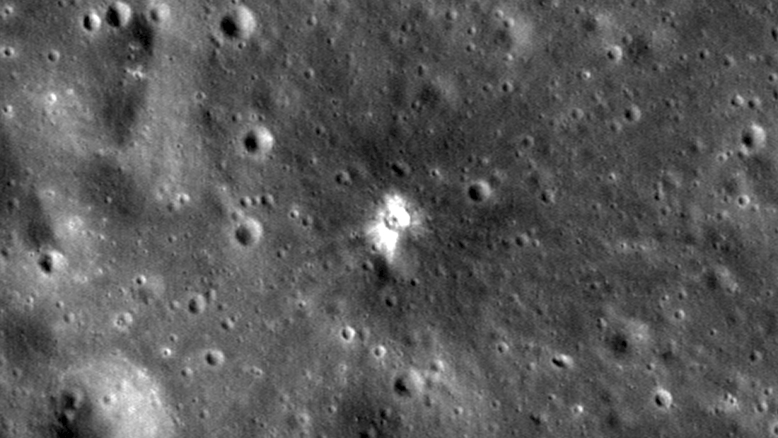 Ein Mondkrater, der sich über 18,8 Meter erstreckt, wurde durch einen natürlichen Einschlag am 17. März 2013 geschaffen.