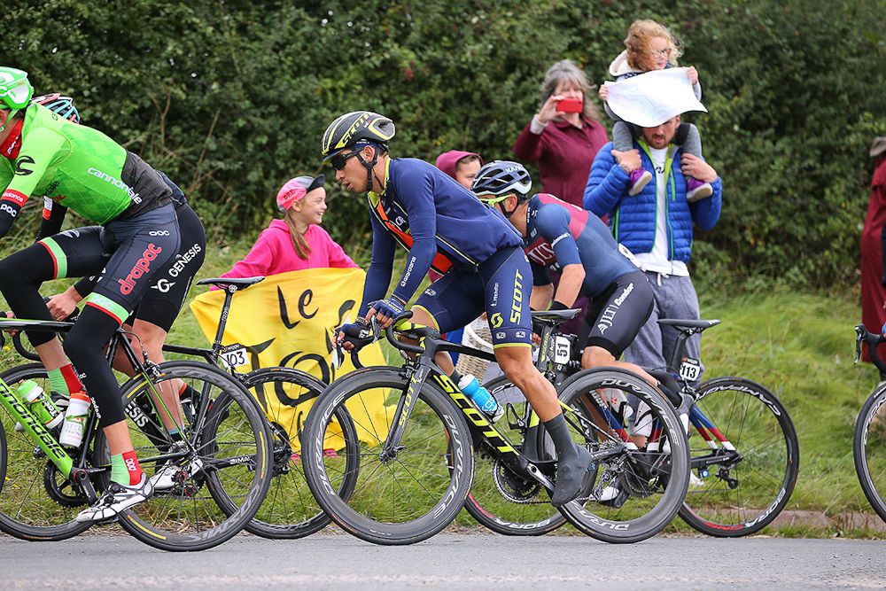 Caleb Ewan in the bunch during stage 8