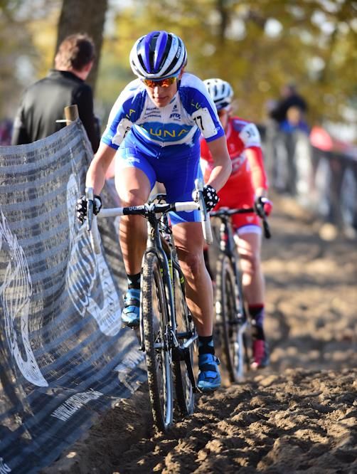 Katerina Nash (Luna Pro Team) leading Lloyd through the long sand pit on lap two