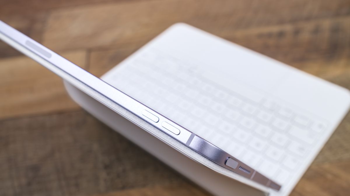 iPad Air M4 buttons