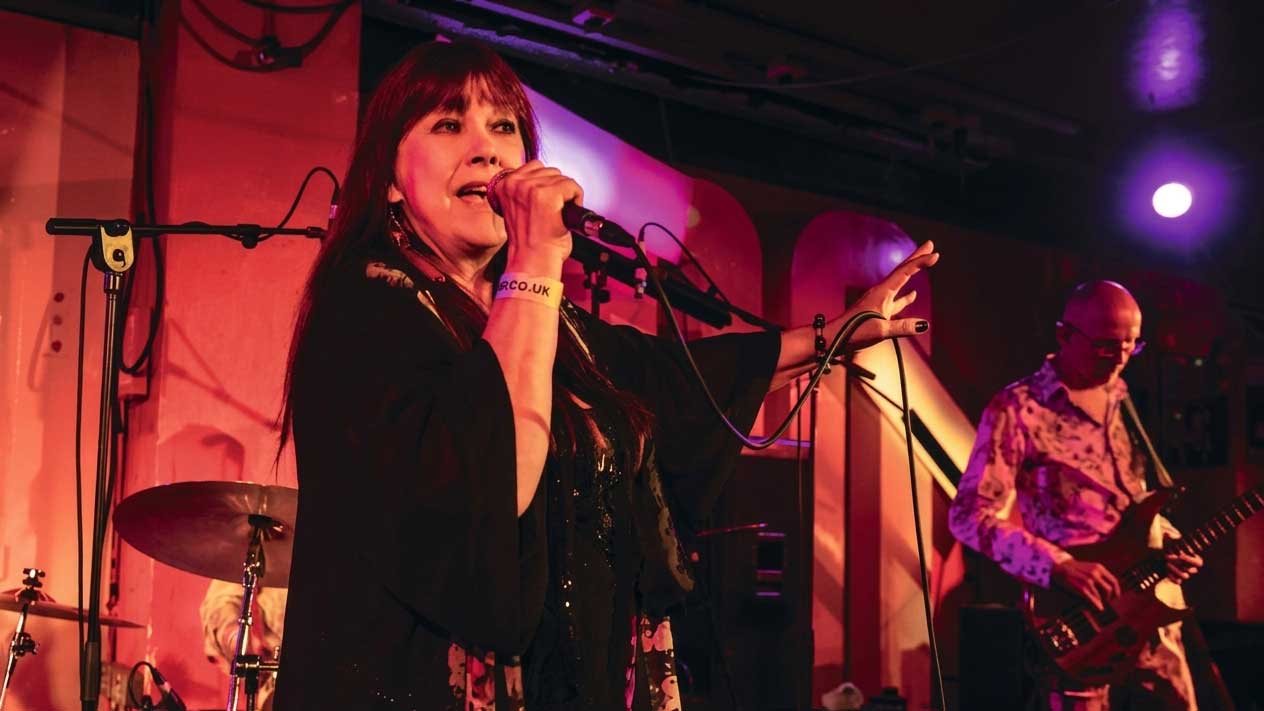 Sonja Kristina onstage