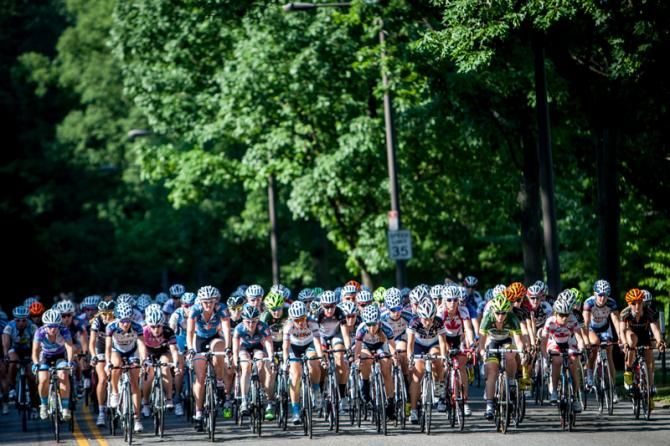 The women's field all together early in the day