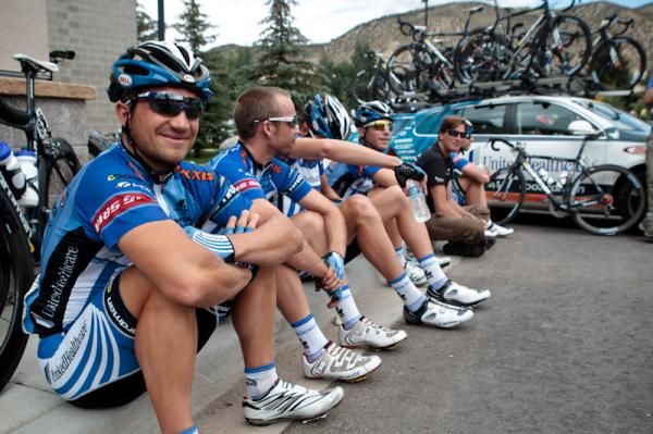 Robert F&ouml;rster (UnitedHealthcare) lines up in the morning with the rest of the team.