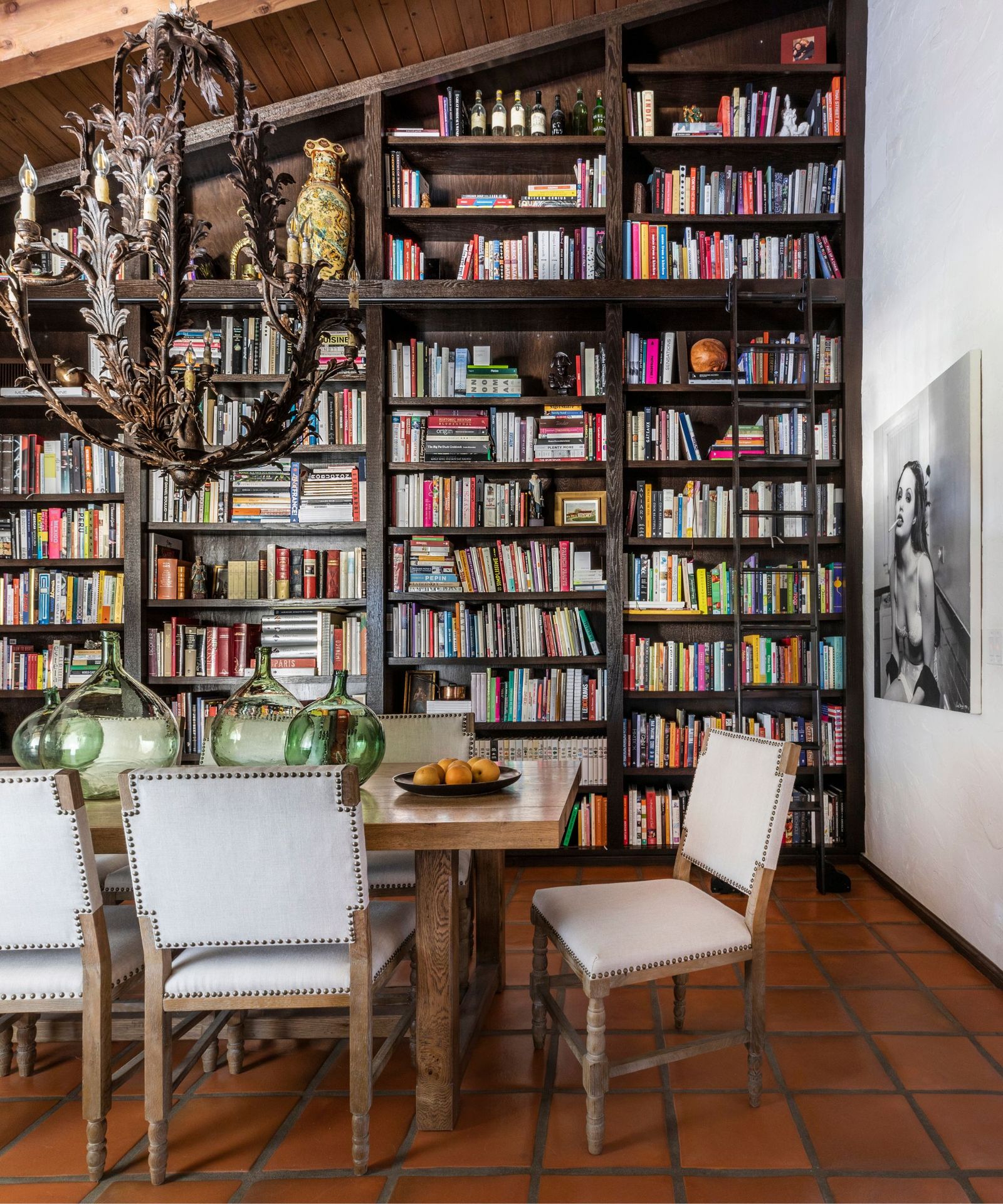 7 examples of Bookshelf Wealth that are nailing this timeless trend