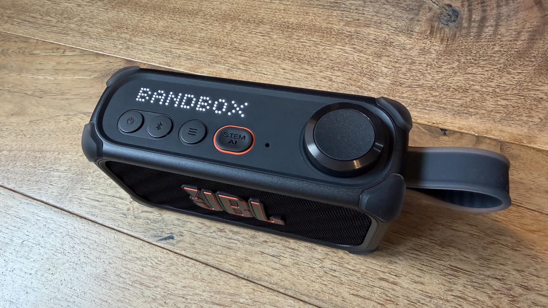 JBL BandBox Solo guitar practice gadget