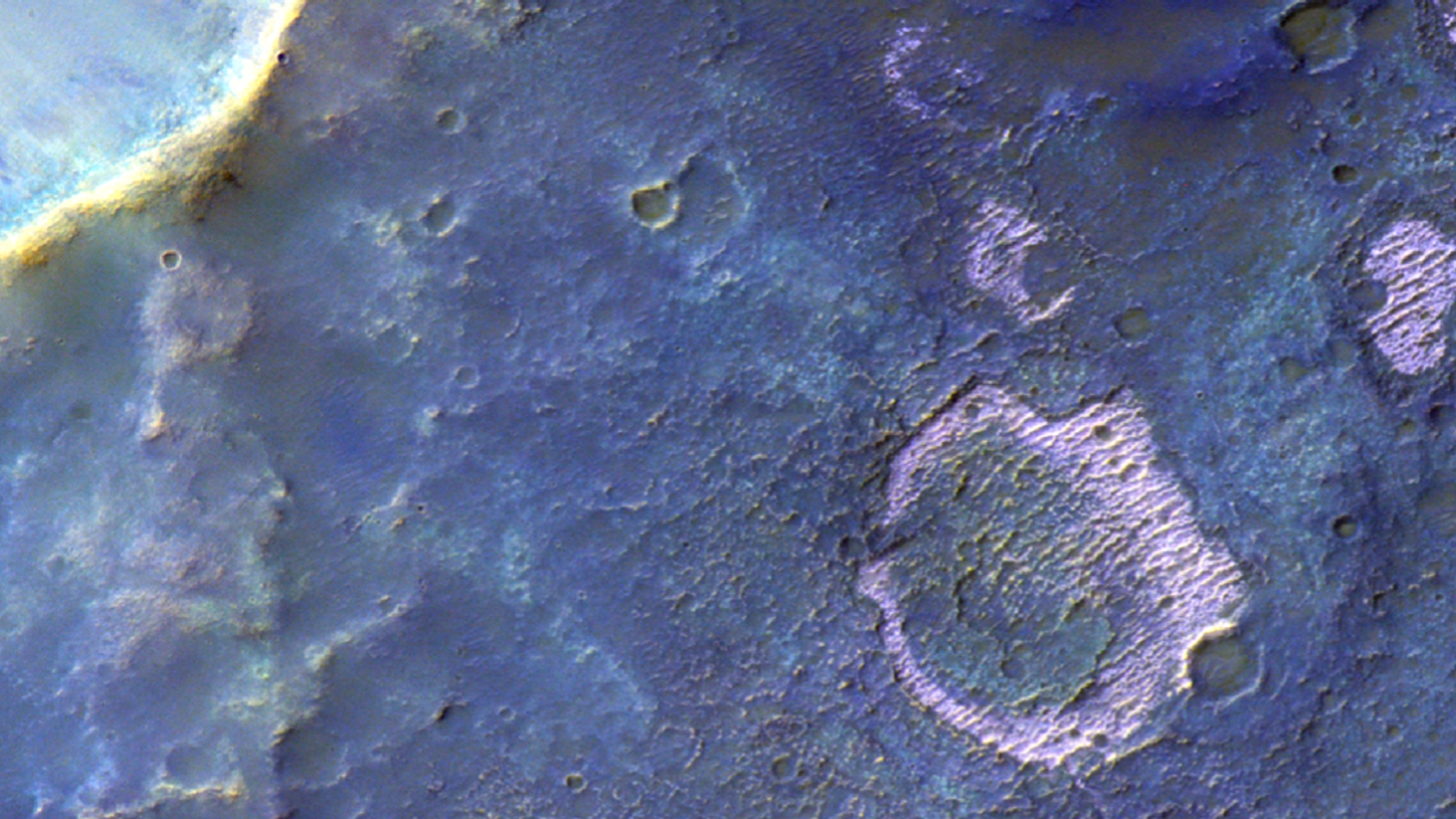 A pink ring on the surface of Mars