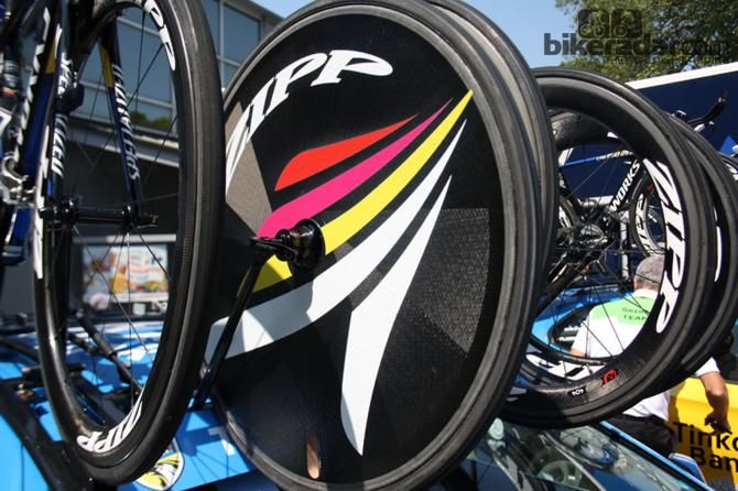 A specially-decaled Zipp disc - pink, yellow and red &ndash; mean it&rsquo;s grand tour specialist Alberto Contador&rsquo;s
