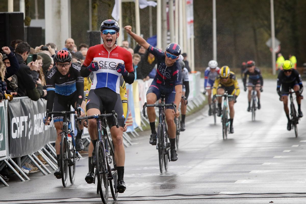 Dekker wins in the champion's jersey