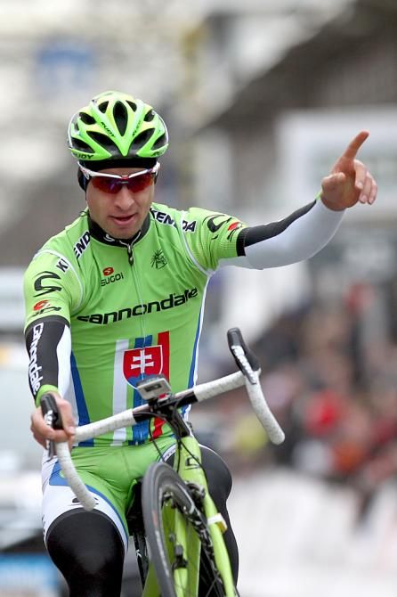 Peter Sagan (Cannondale) had enough energy left for a one-handed wheelie