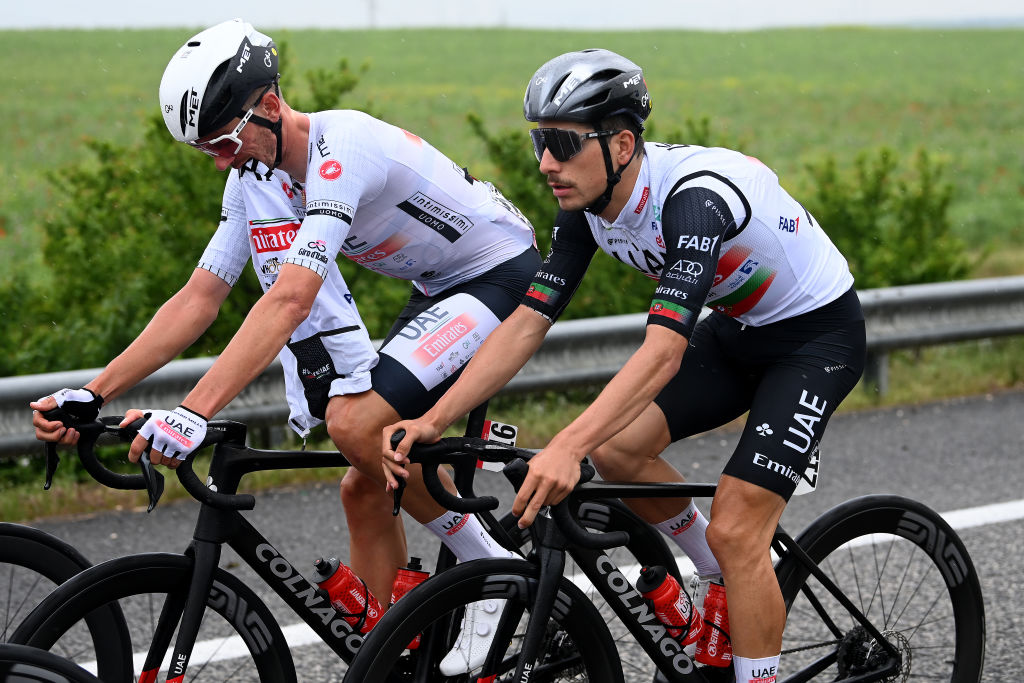 'No fue un día perfecto': Almeida evita la pérdida de tiempo después del accidente de la etapa 3 del Giro d'Italia