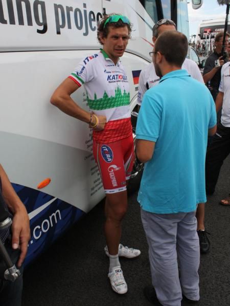 Pozzato's Italian national champion kit has apparently generated some controversy - the Italian cycling federation says it hasn't authorized the design modification.