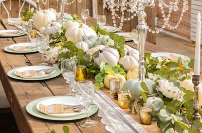 20 Unique Charger Ideas for Wedding Reception Tables