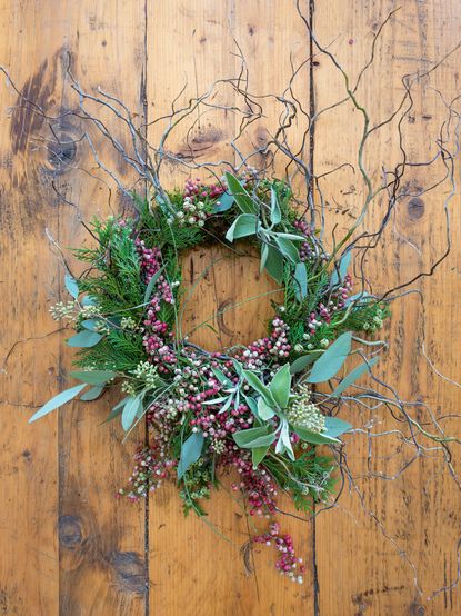 15 DIY Winter Wreath Ideas To Make With Finds From The Garden ...