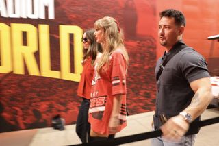 Taylor Swift walks into Arrowhead Stadium wearing a Chiefs T shirt like a mini dress