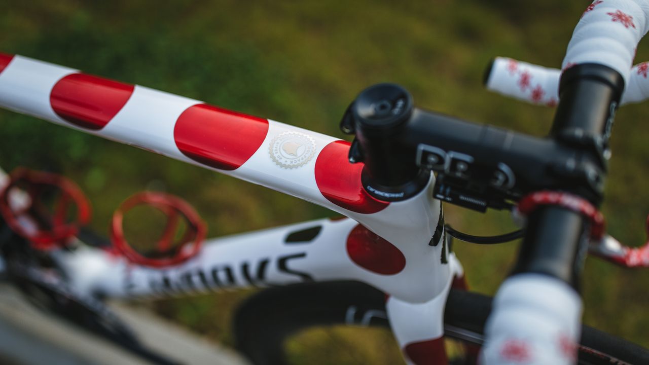 White and red handlebar tape was also used, with K-Edge providing a limited edition polka-dot computer mount